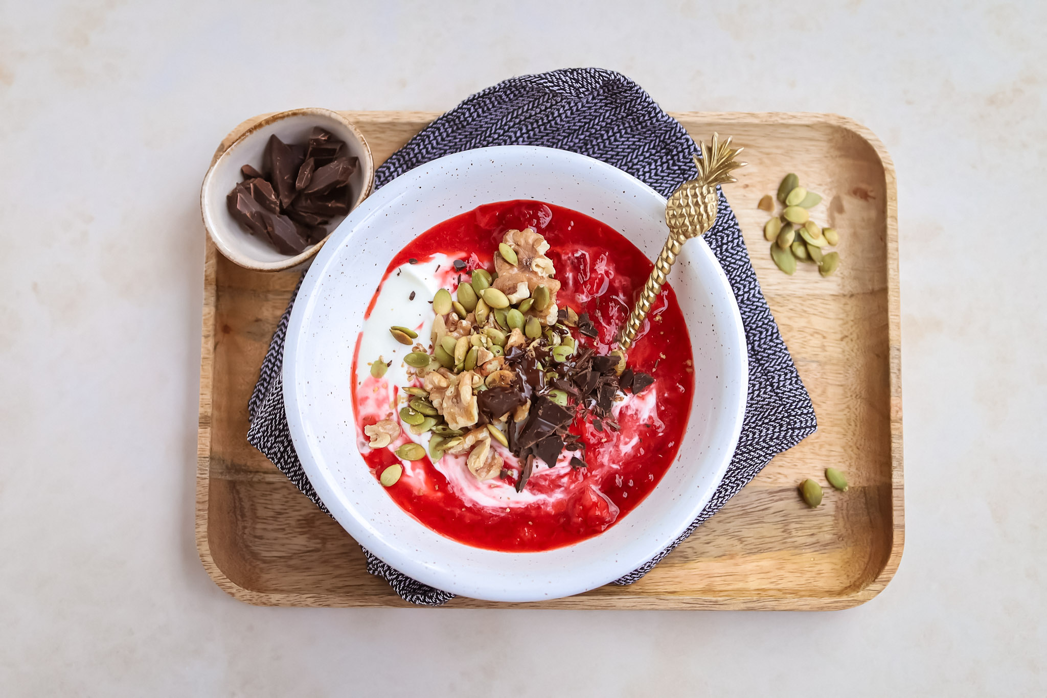 Yoghurt bowl met aardbeienpuree FitChef recept