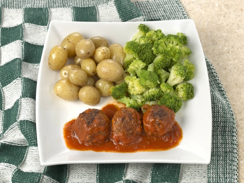 Gehaktballetjes met broccoli & krieltjes