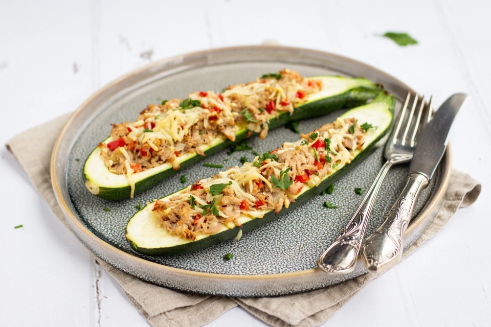Gevulde courgette met tonijn uit de oven