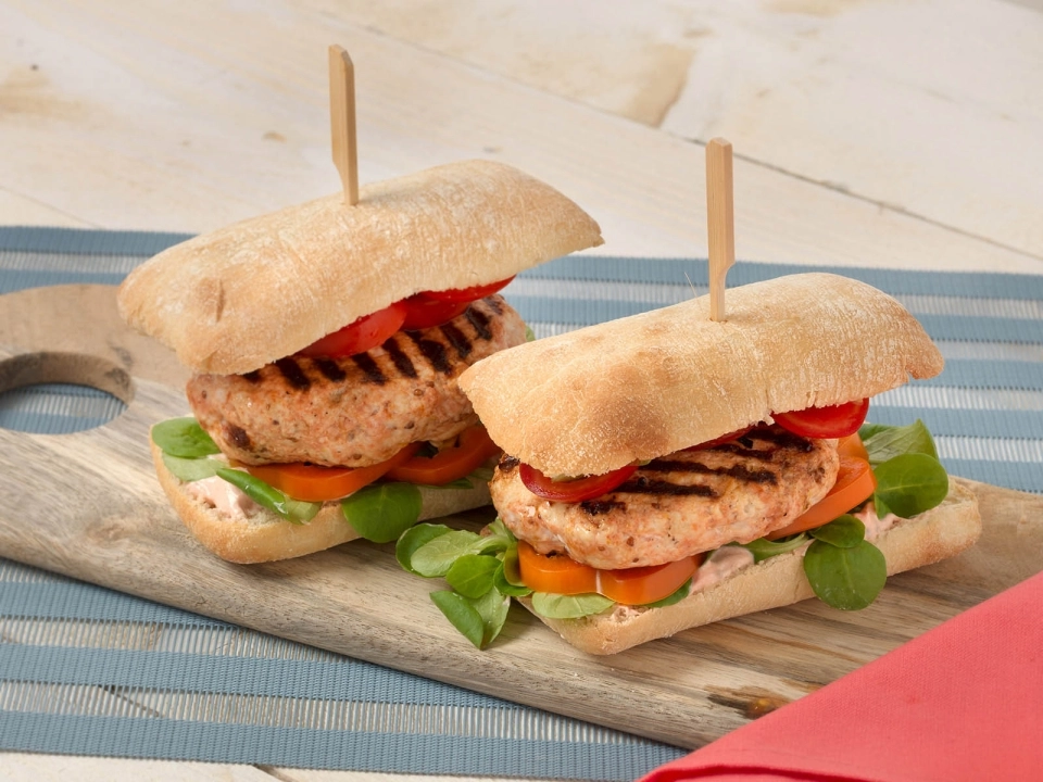 Homemade kipburger op ciabatta broodje