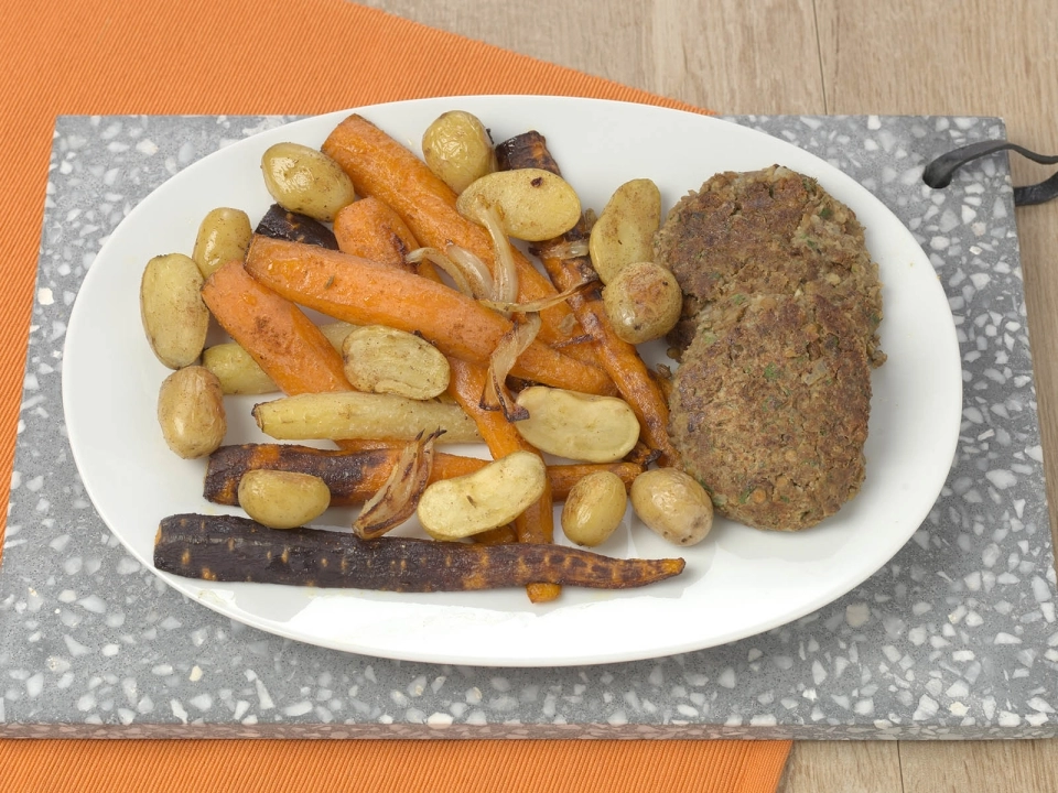 Linzenburger met geroosterde bospeen & krieltjes