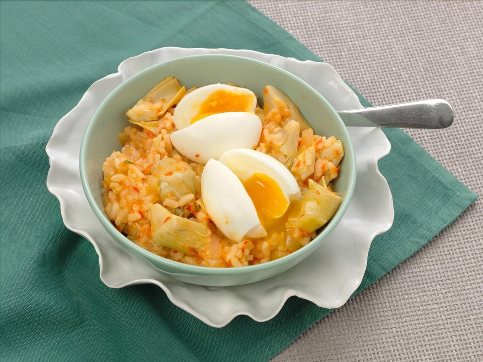 Paprika risotto met artisjokharten & ei