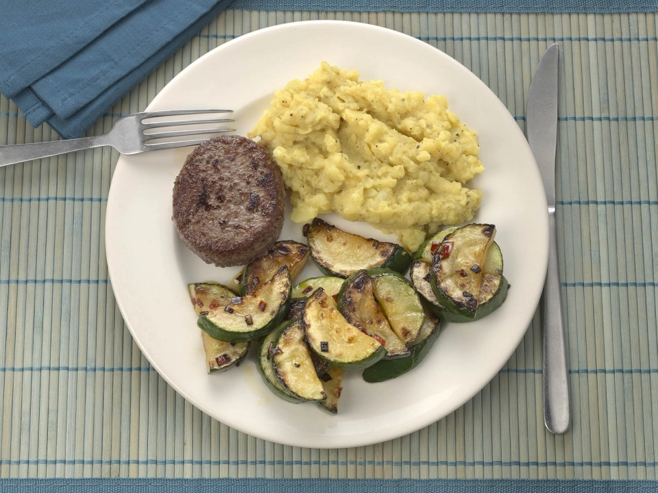 Tartaar met pittige courgette & kerriepuree