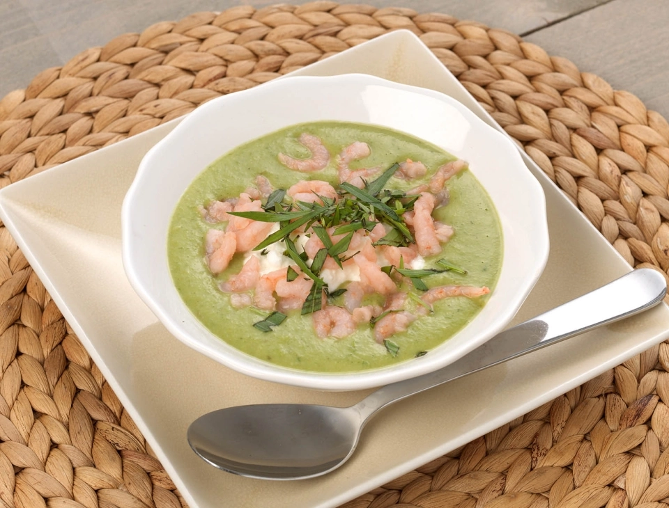 Tuinbonensoep met garnalen