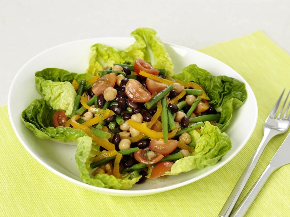 Vegan kleurige bonensalade