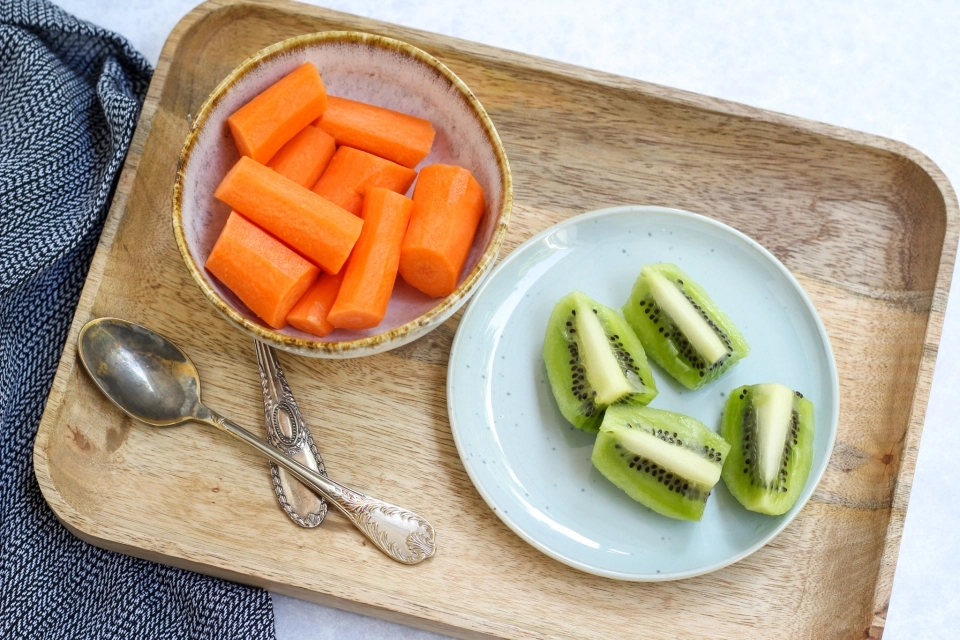 Kiwi met worteltjes