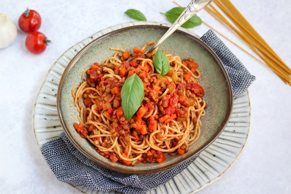 Spaghetti met saus van linzen & tomaten