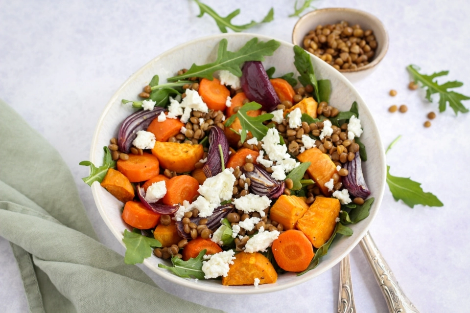 Zoete aardappel & linzen maaltijdsalade