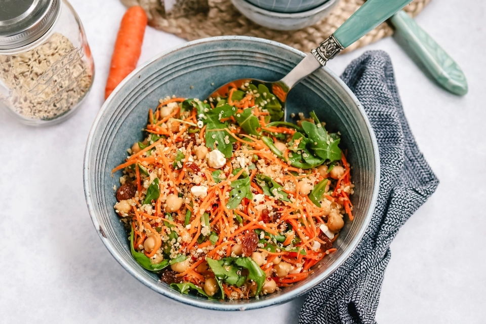 Quinoa maaltijdsalade met kikkererwten