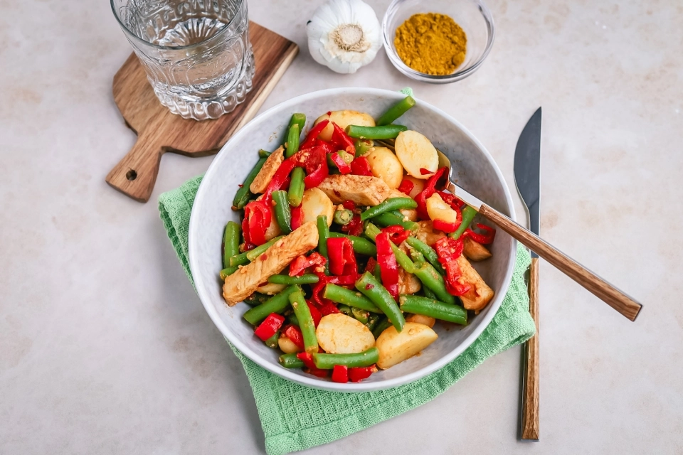 Krieltjes roerbak met varkensfiletreepjes & puntpaprika