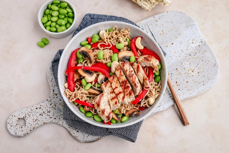 Noedels met varkensfiletreepjes & edamame boontjes