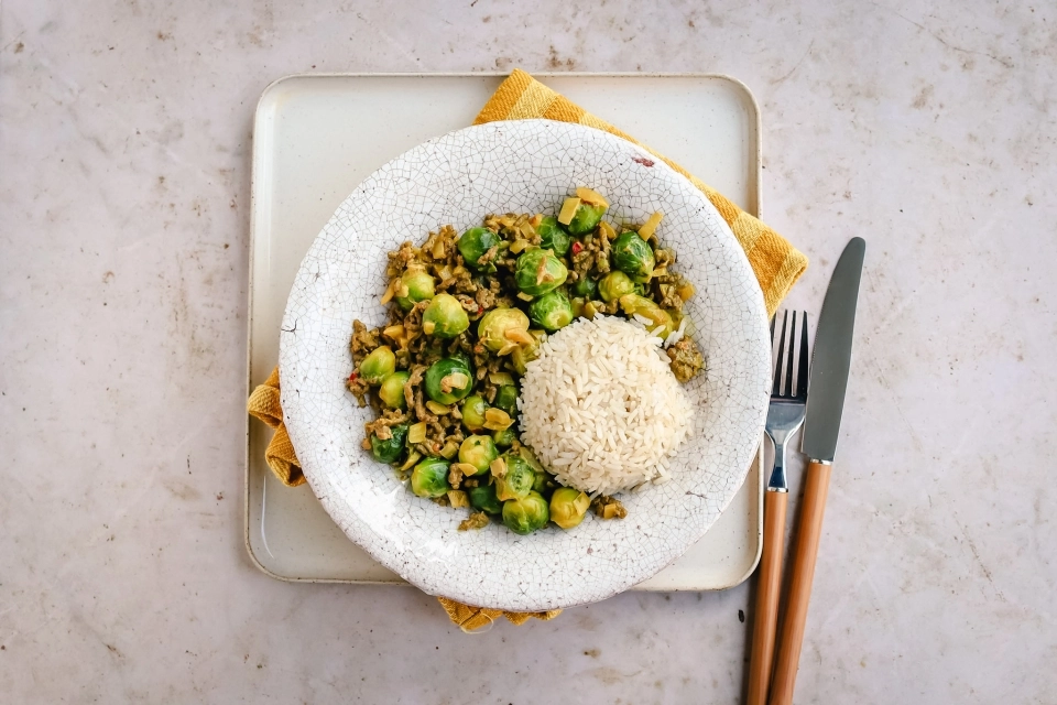 Rijst met gehakt & spruitjes roerbak