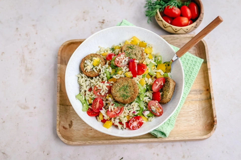 Rijstsalade met falafel & pestodressing