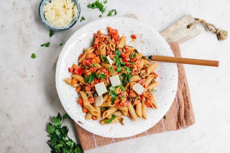 Pasta met gehakt & romige chilisaus