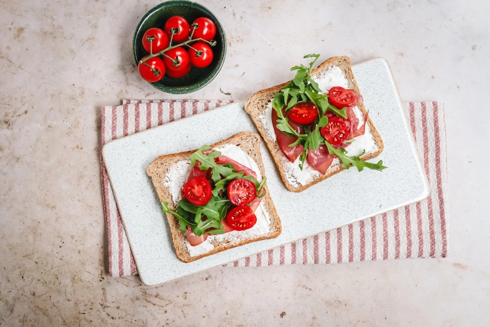 Brood met zuivelspread & rookvlees