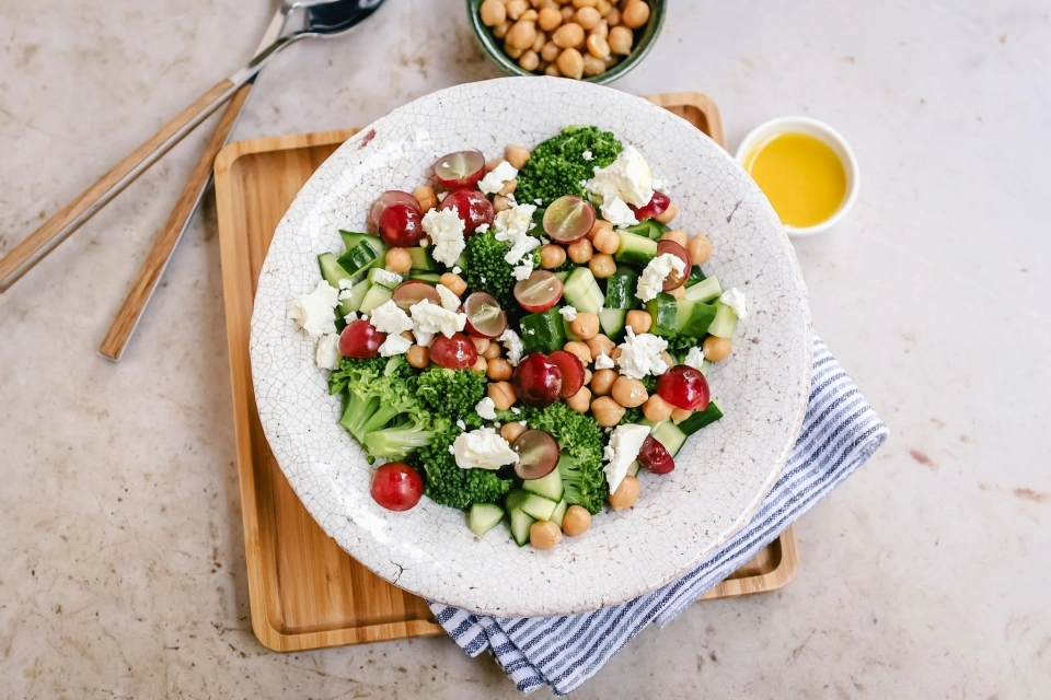 Kikkererwten met broccoli, druiven & feta