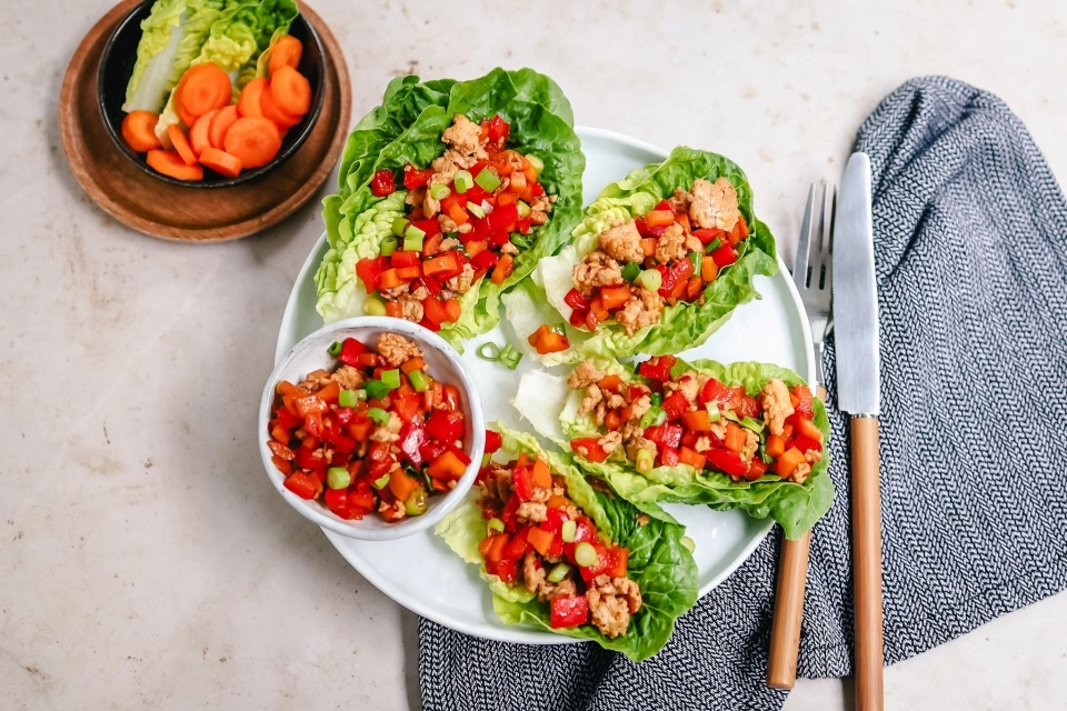 Sla wraps met Aziatisch kipgehakt