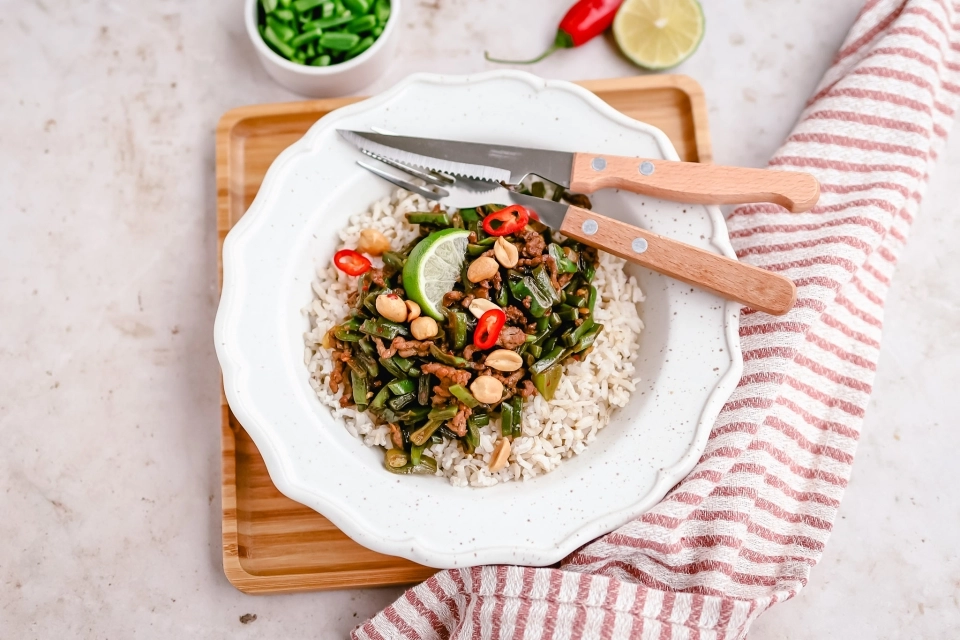 Rijst met pittig gehakt & snijbonen