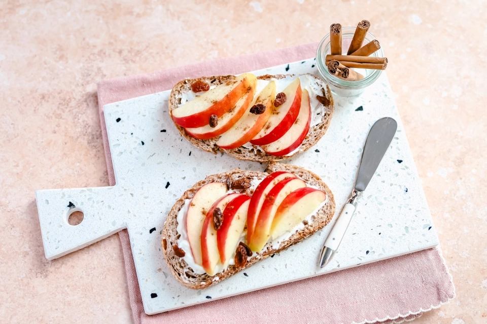 Brood met zuivelspread & appel