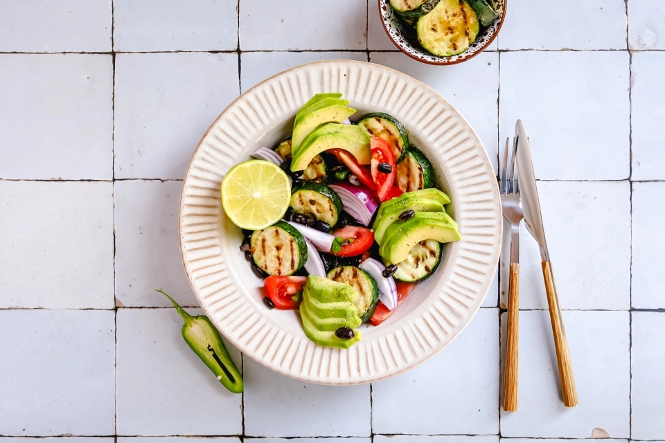 Mexicaanse maaltijdsalade met ja­la­pe­ño peper