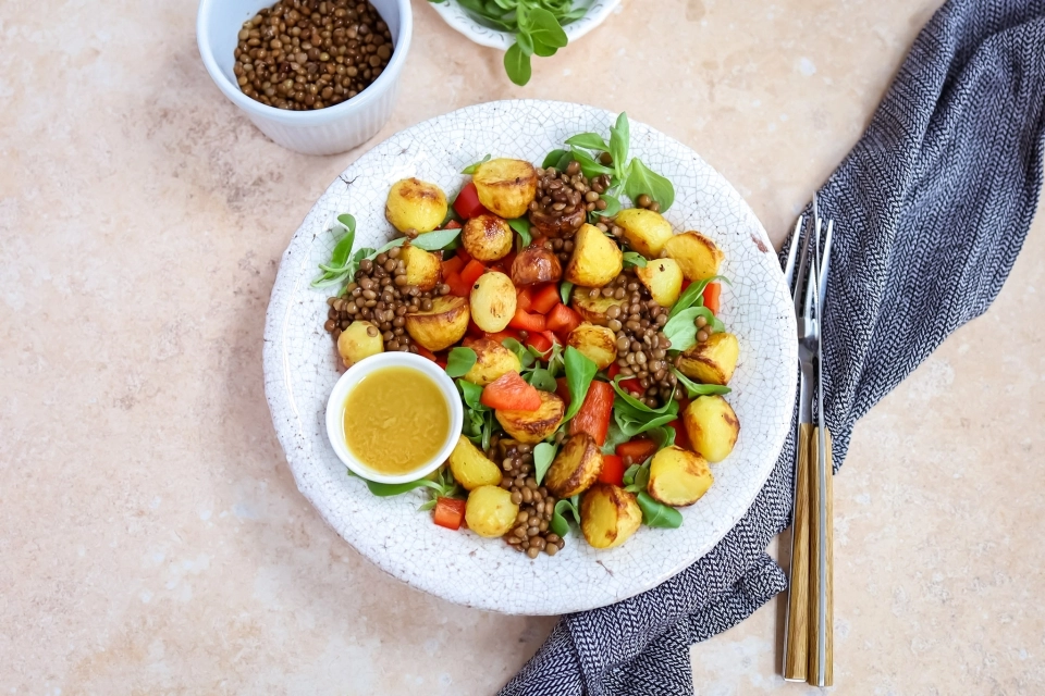 Krieltjessalade met paprika en linzen