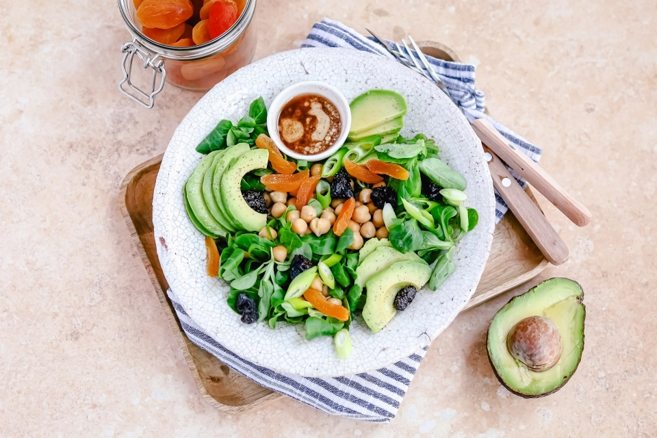 Zoete salade met kikkererwten & avocado