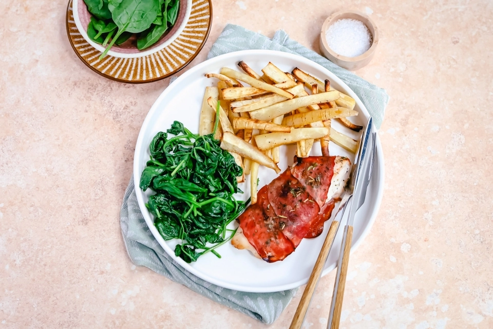Pastinaak met kip in bacon & spinazie