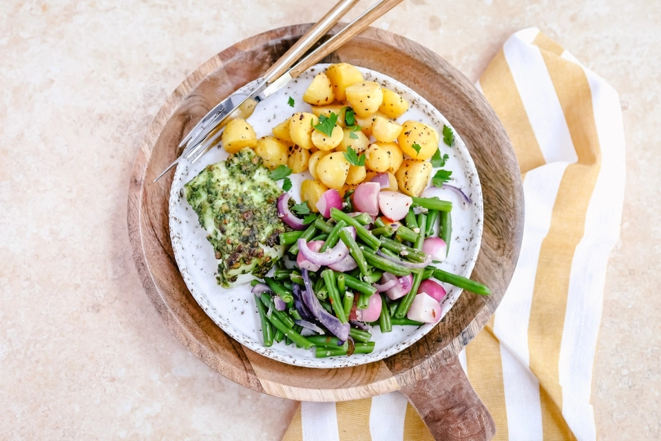Kabeljauw met roergebakken radijsjes & sperziebonen