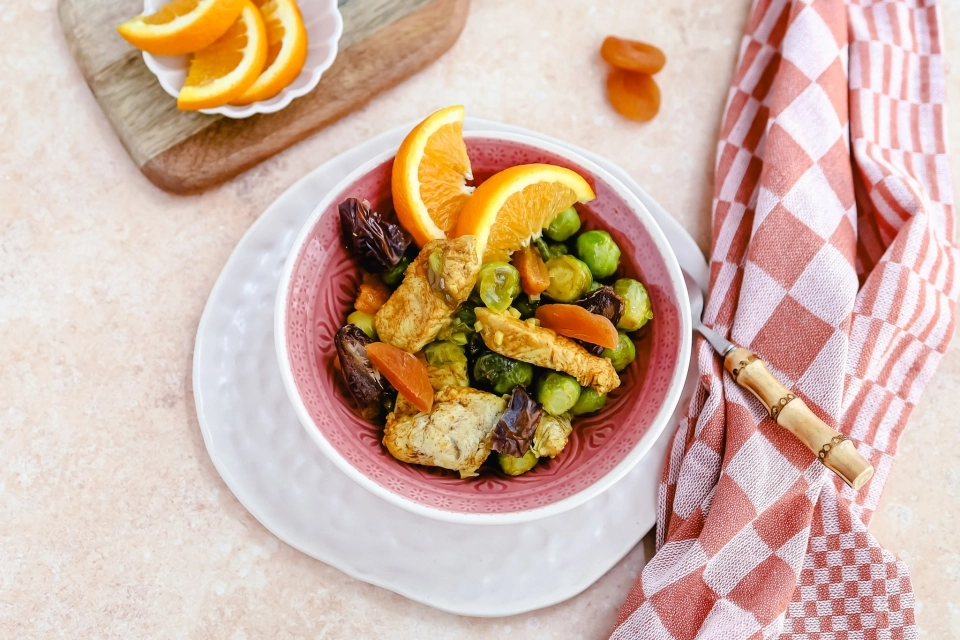 Zoete spruitjesschotel met kalkoenfilet