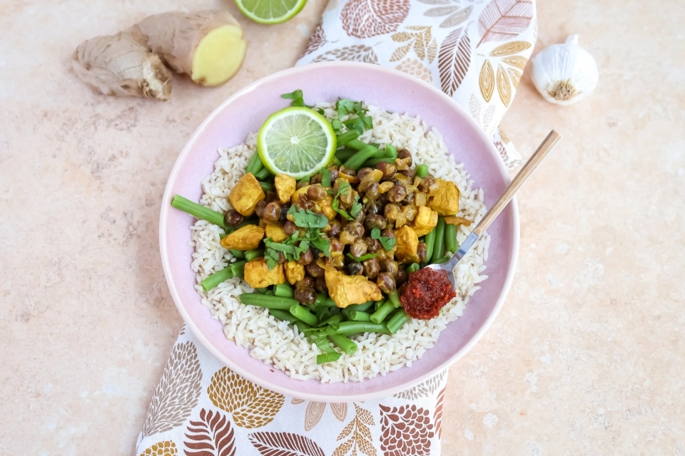 Rijst met bruine bonen, kip & sperziebonen