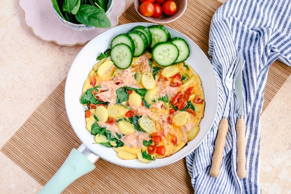 Aardappelomelet met spinazie & zalm