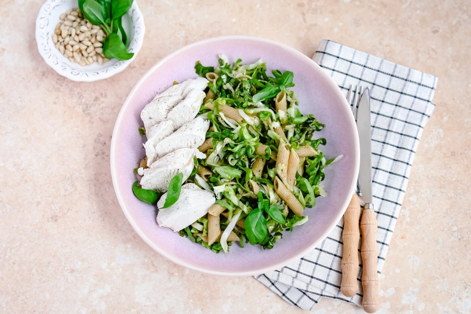 Pasta met pesto & gepocheerde kipfilet