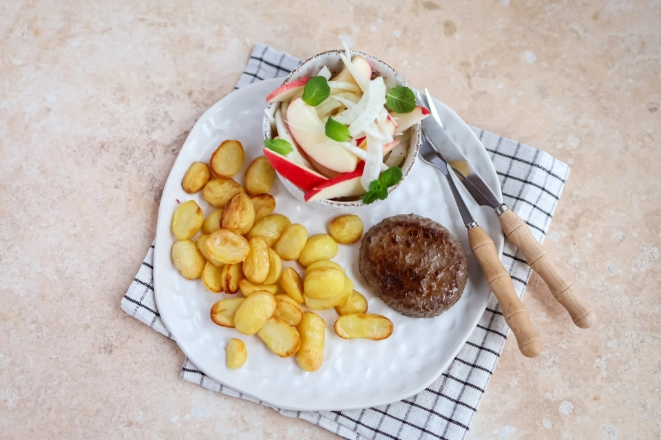 Venkelsalade met rundertartaar