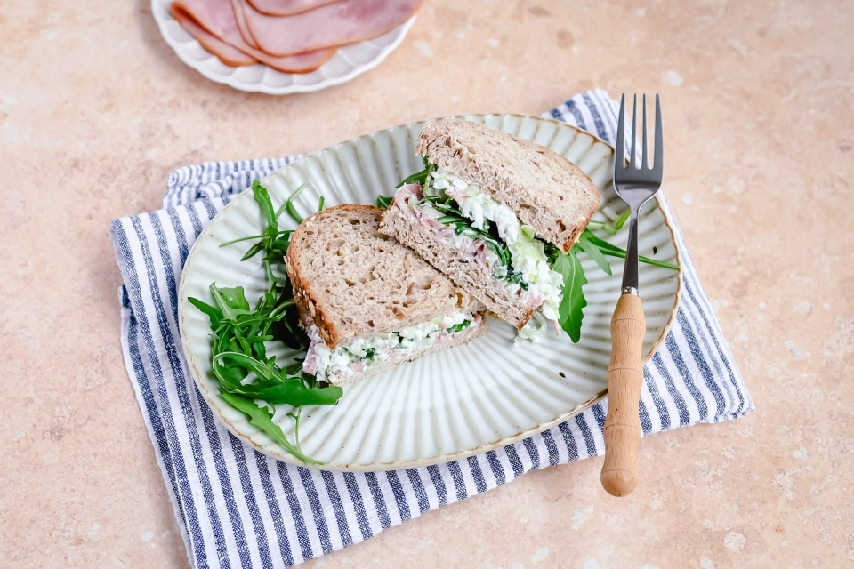 Sandwich met cottage cheese & achterham