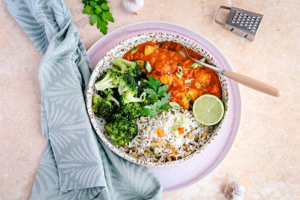 Kip korma met notenrijst