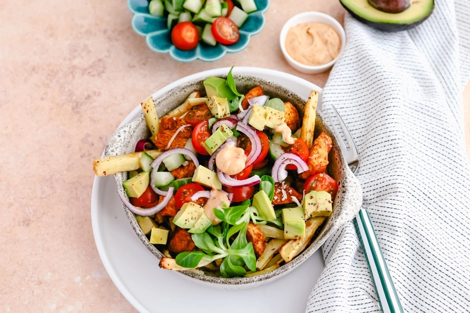 Kapsalon met pastinaak, kip & pittige saus