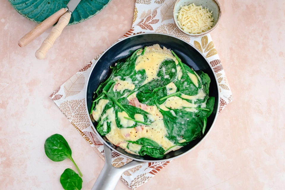 Ham & kaas omelet met spinazie
