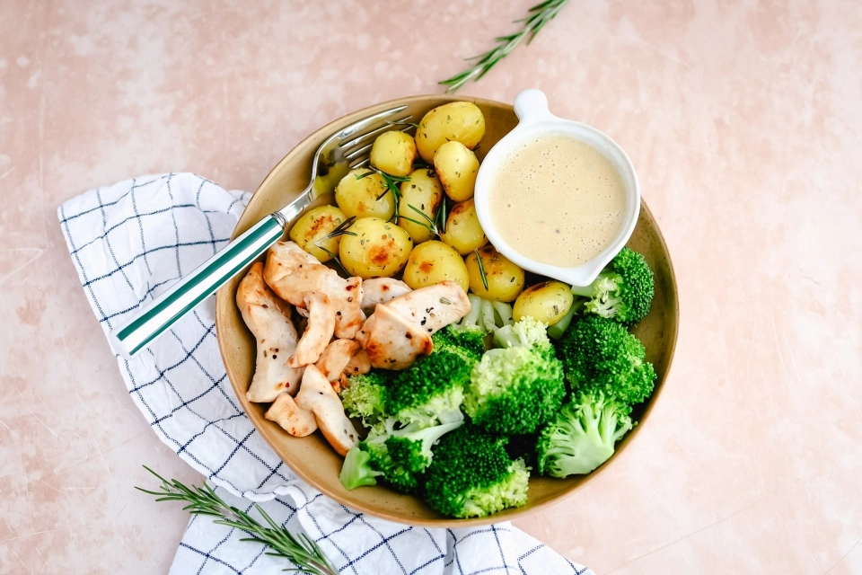 Kalkoenfilet met mosterdjus & broccoli