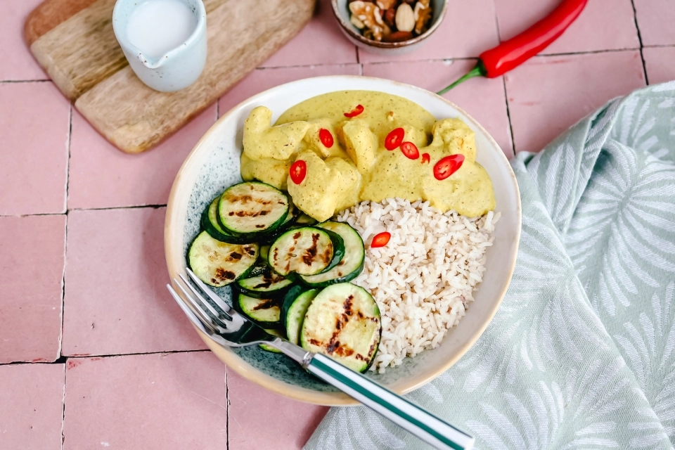 Kipkorma met courgette & zilvervliesrijst