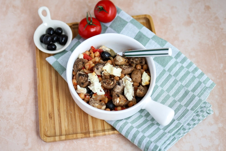 Geroosterde champignons met feta & kikkererwten