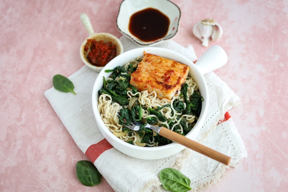 Koolvis met noedels & spinazie