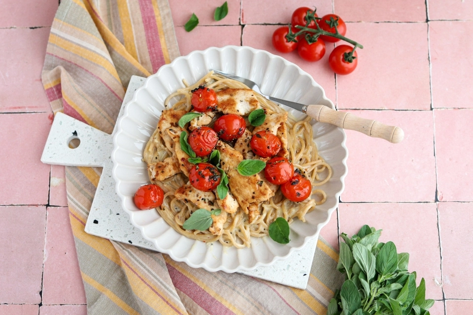Spaghetti carbonara met krokante kipreepjes