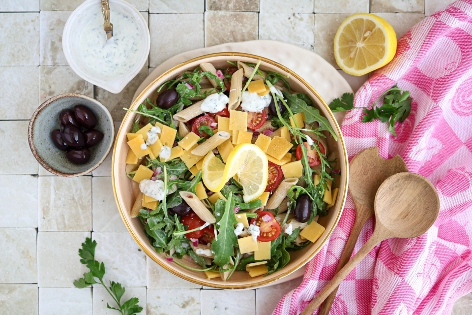 Pastasalade met tomaatjes & kaas