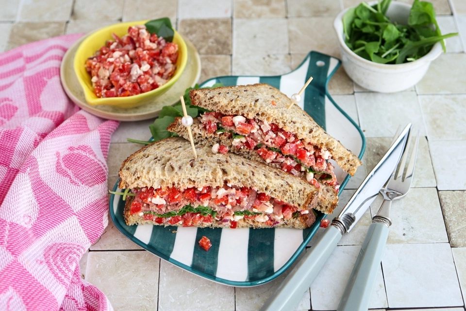 Sandwich met paprikasalade & rosbief