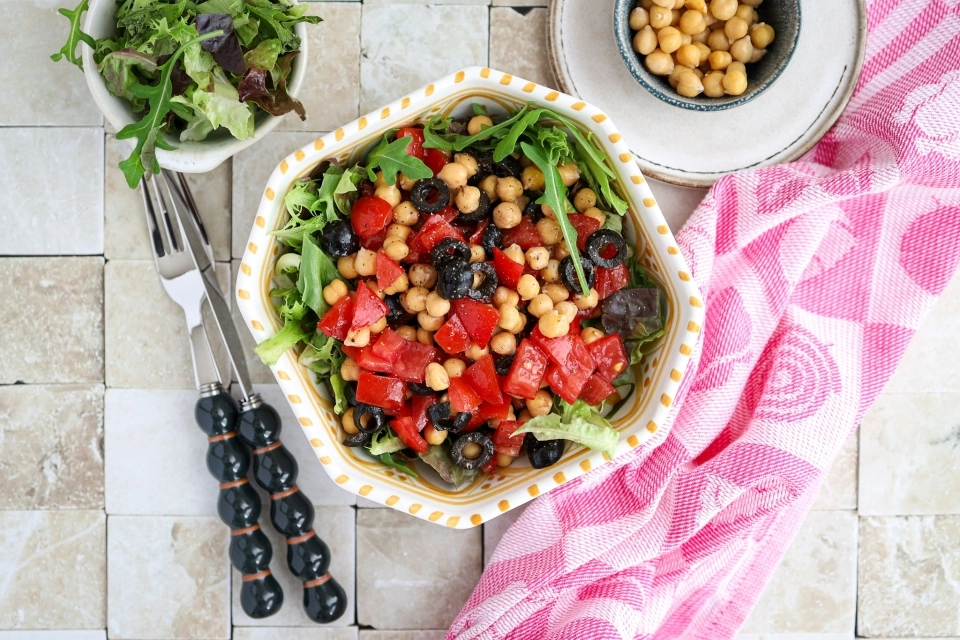 Kikkererwtensalade met tomaten & olijven