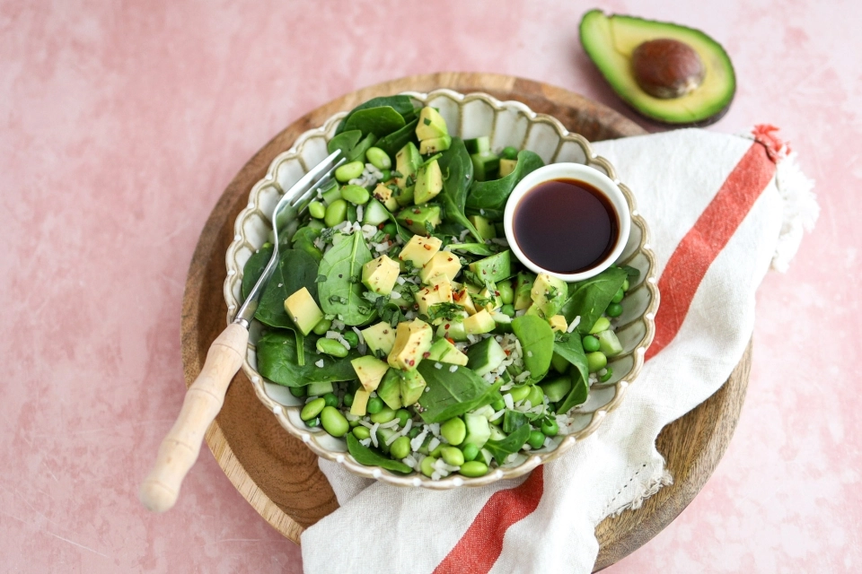 Aziatisch rijstsalade met edamame & avocado