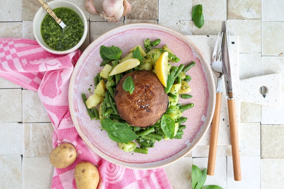 Italiaanse portobello met pestoaardappelen & sperziebonen