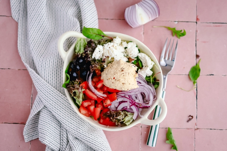 Salade met hummus & feta